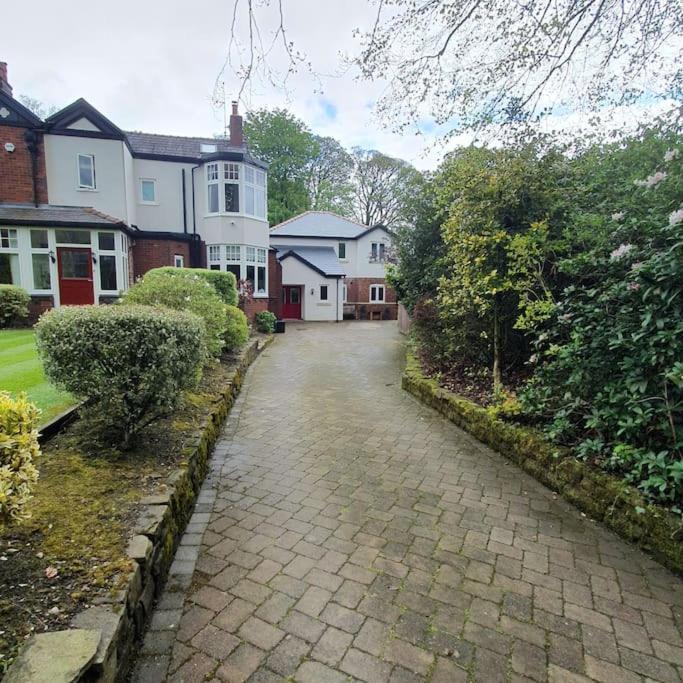 Churstonbnb, Private Flat Within Family Home, Bolton Lostock المظهر الخارجي الصورة
