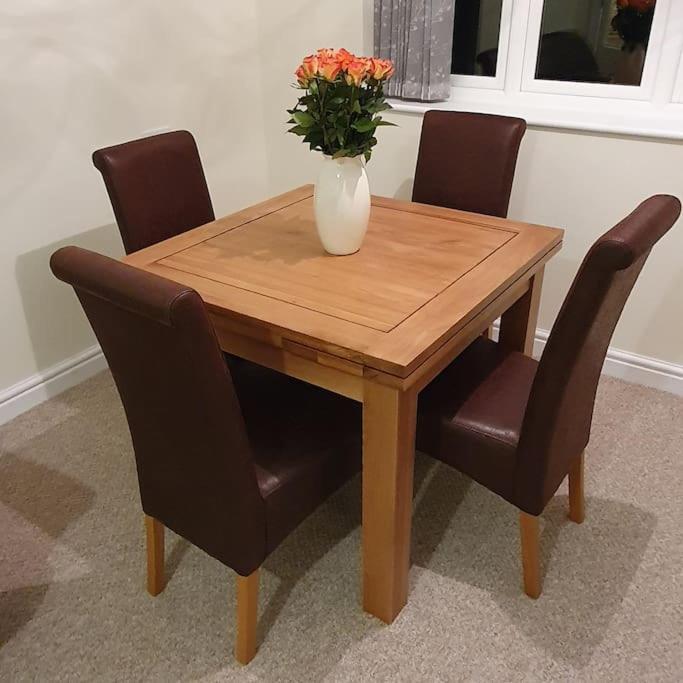 Churstonbnb, Private Flat Within Family Home, Bolton Lostock المظهر الخارجي الصورة
