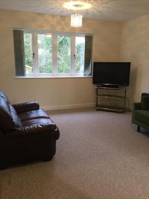 Churstonbnb, Private Flat Within Family Home, Bolton Lostock المظهر الخارجي الصورة